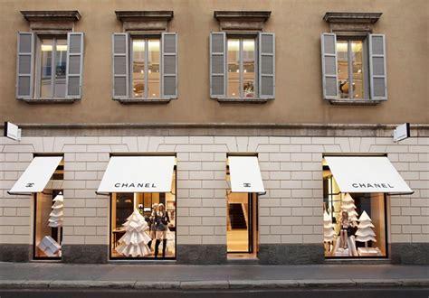 Riapre la boutique parigina di Chanel 